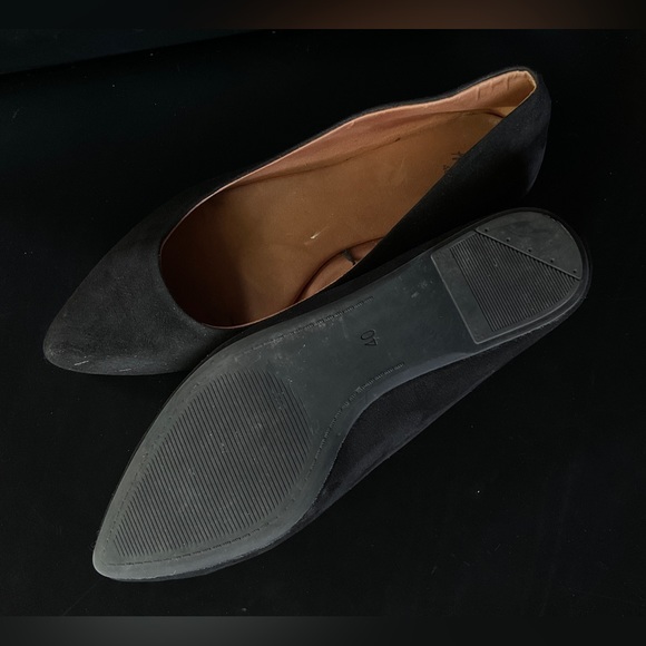 H&M ● Black Suede Flats - Picture 3 of 4